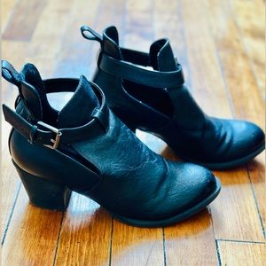 Black Ankle Boot with block heel from American Eagle Outfitters. Size: 7.